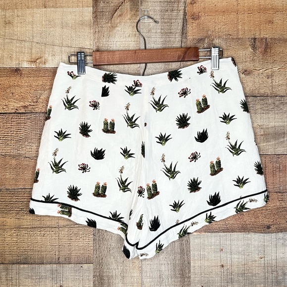 TOPSHOP Cactus Print High Waisted Shorts 8 - Picture 7 of 11